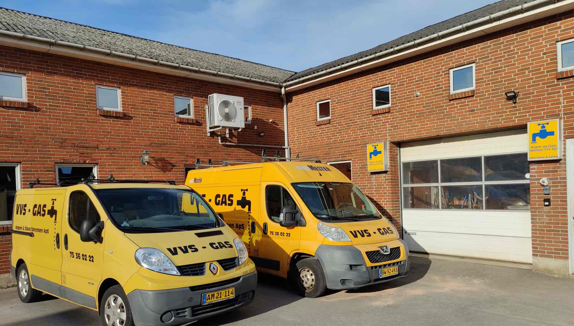 Værkstedet og gården hos Regner & Claus Sørensen VVS i Vejen